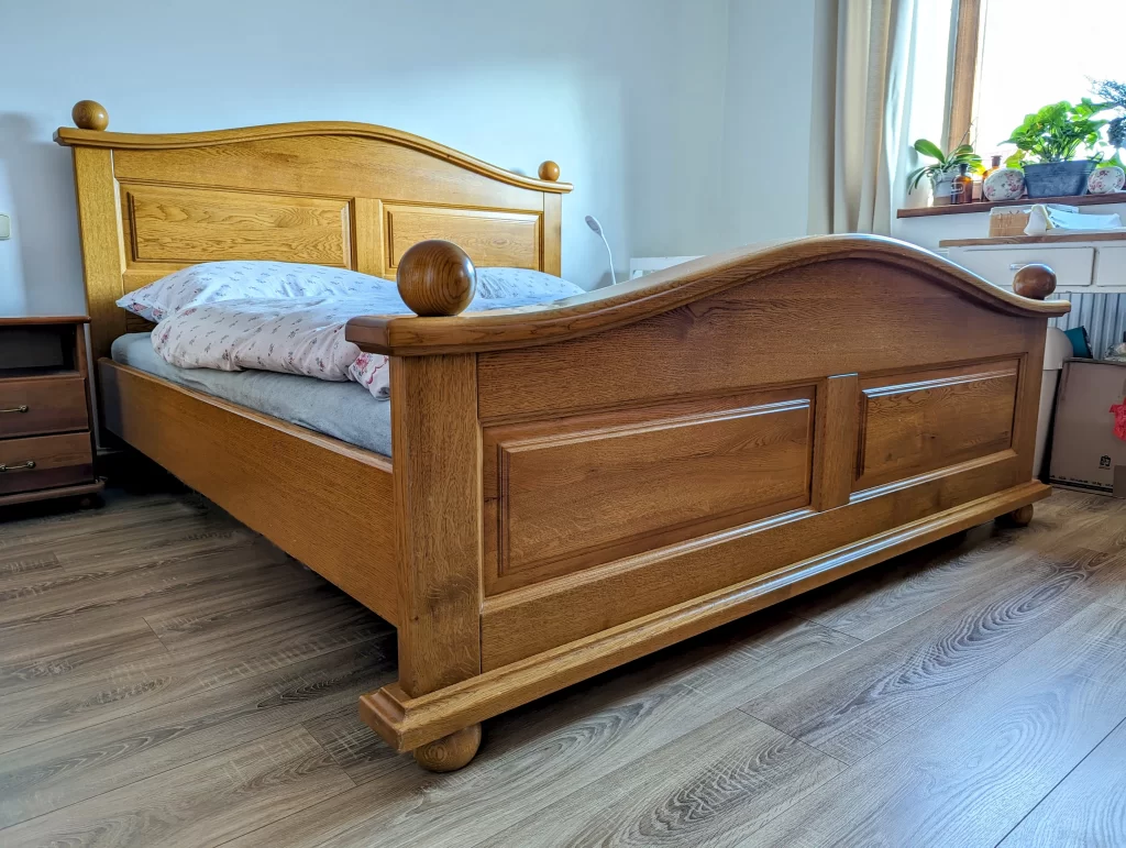 Manželská dubová postel