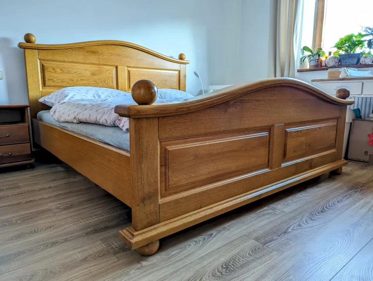 Manželská dubová postel