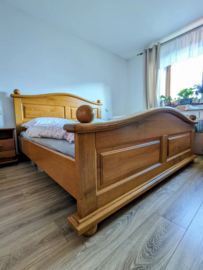 Manželská dubová postel