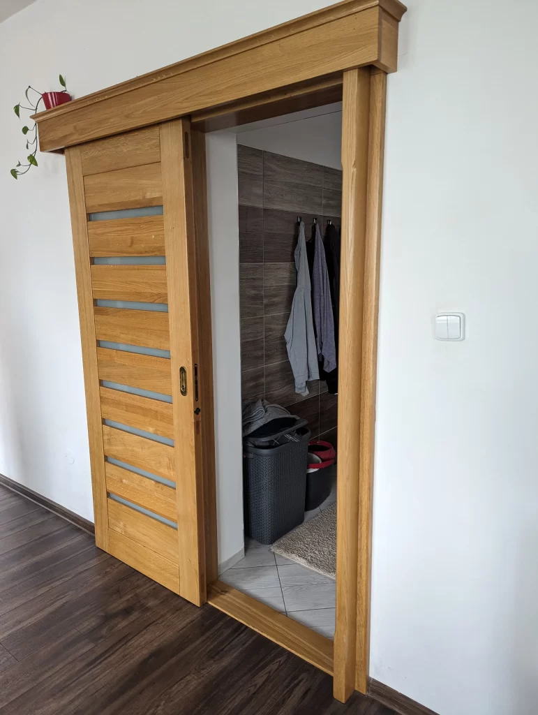 Posuvné dubové dveře